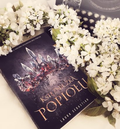 Księżniczka Popiołu, Laura Sebastian, Wydawnictwo Zysk, fot. Lady Pasja