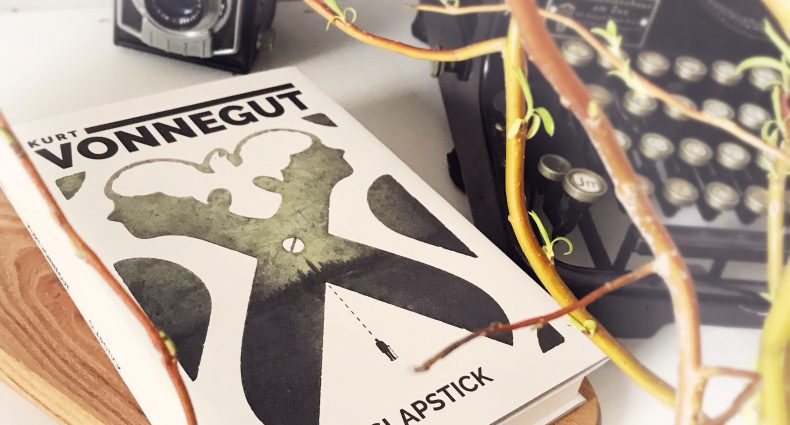 Slapstick, Kurt Vonnegut, Wydawnictwo Zysk, fot. Lady Pasja