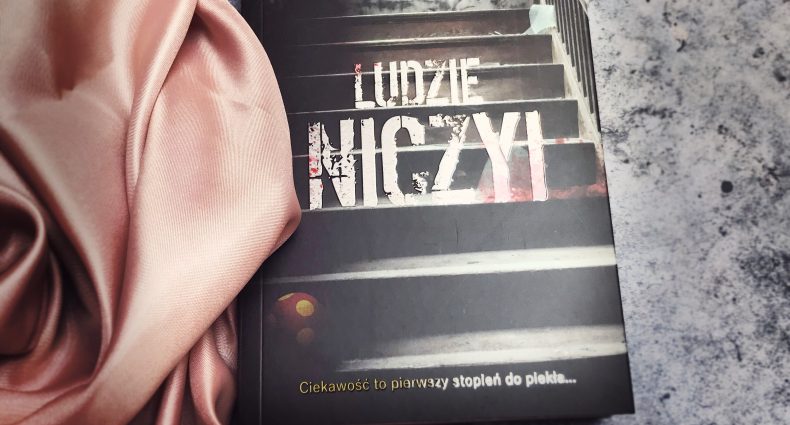 Ludzie niczyi, Sylvia Bies, Wydawnictwo Vectra, fot. Lady Pasja