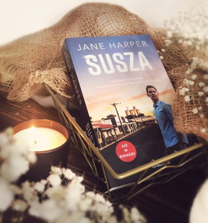 Susza, Jane Harper, Wydawnictwo Czarna Owca, fot. Lady Pasja