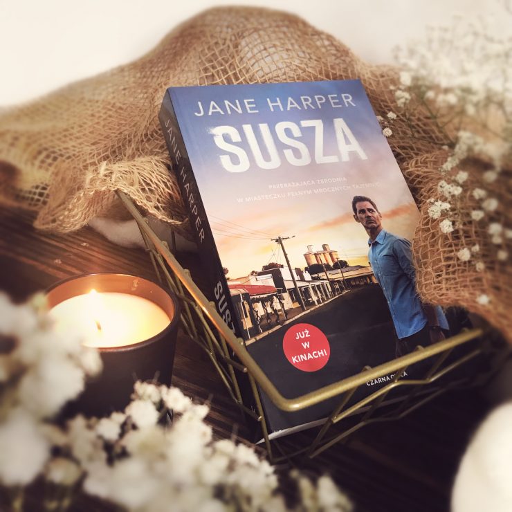 Susza, Jane Harper, Wydawnictwo Czarna Owca, fot. Lady Pasja