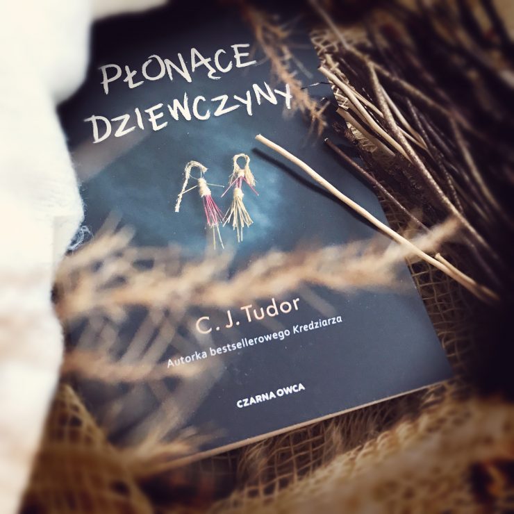 Płonące dziewczyny, C.J.Tudor, Wydawnictwo Czarna Owca, fot. Lady Pasja