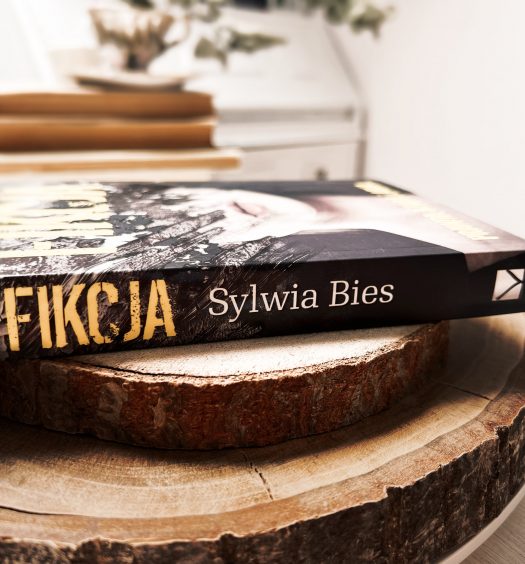 Fikcja, Sylwia Bies, Wydawnictwo Vectra, fot. Lady Pasja