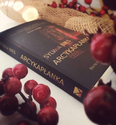 Arcykapłanka, Sylwia Bies, Wydawnictwo Vectra, fot. Lady Pasja
