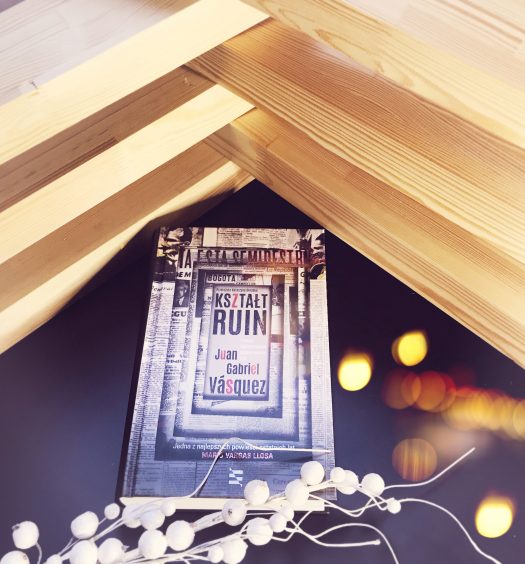 Kształt ruin, Juan Gabriel Vásquez, Wydawnictwo Echa, fot. Lady Pasja