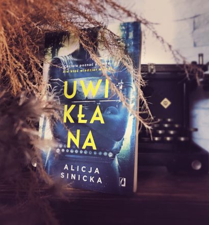 Uwikłana, Alicja Sinicka, Wydawnictwo Kobiece, fot. Lady Pasja