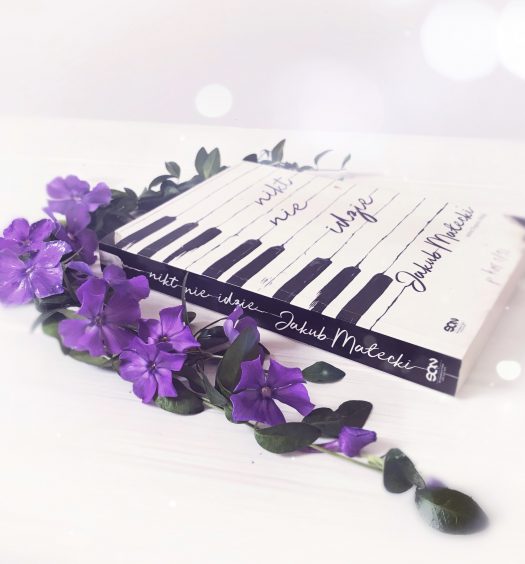 Nikt nie idzie, Jakub Małecki, Wydawnictwo SQN, fot. Lady Pasja