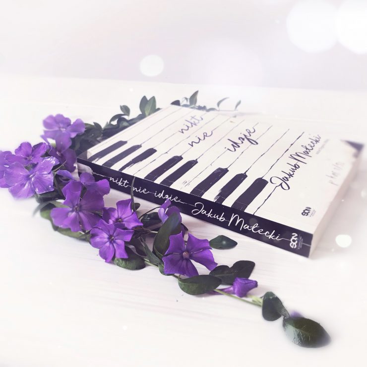 Nikt nie idzie, Jakub Małecki, Wydawnictwo SQN, fot. Lady Pasja