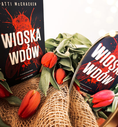 Wioska wdów, Patti Mccracken, Wydawnictwo Mova, fot. Lady Pasja